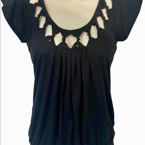 SoSik Women’s Cut-Out Pleated Neckline Top Shirt 8 Black Pleated Short Sleeves - Picture 1 of 9